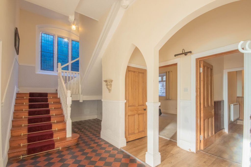 Property photo 2 of 11 Newcastle 6-1
