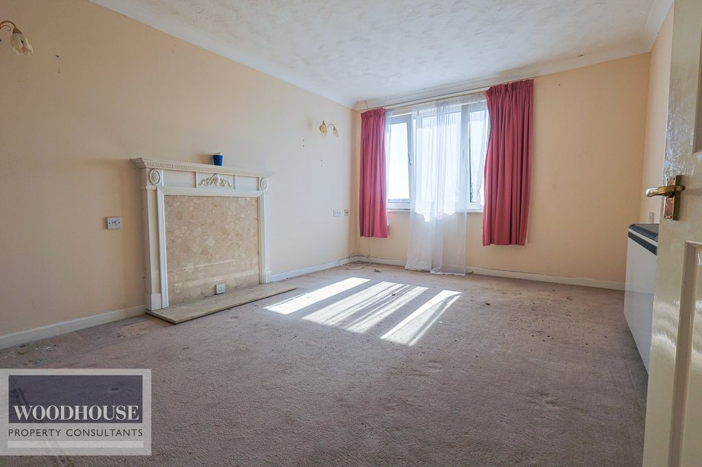 Property photo 2 of 14