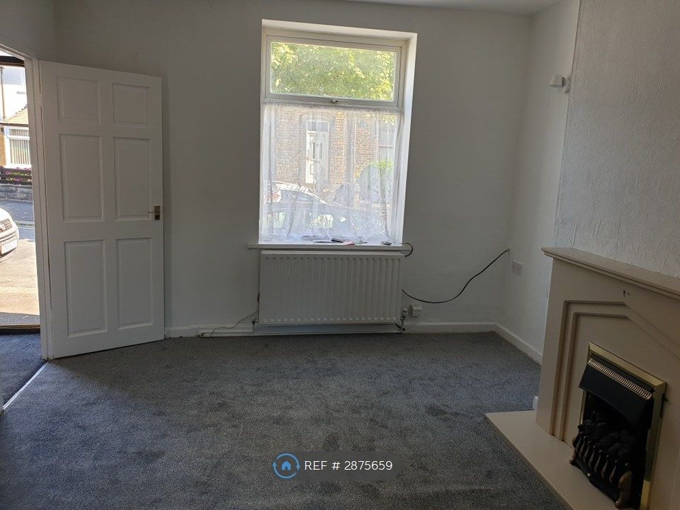 Property photo 2 of 8 Living Room