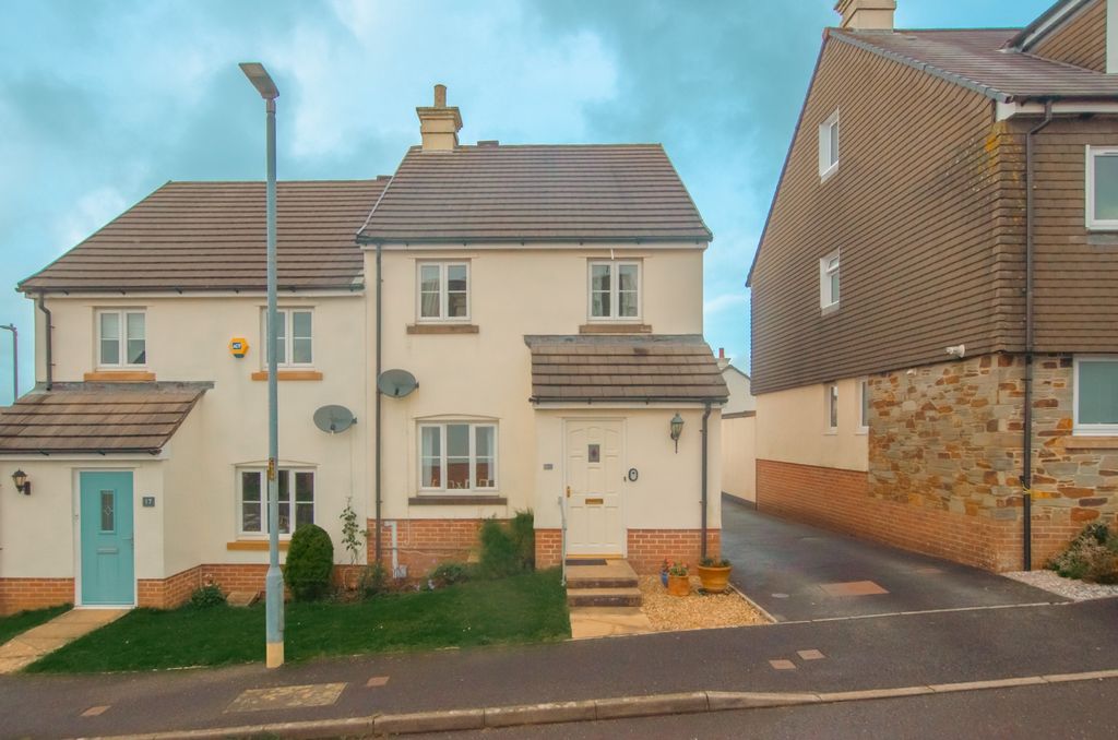 Property photo 1 of 14 18 Grass Valley Park Tps Bodmin 01208 74182-2