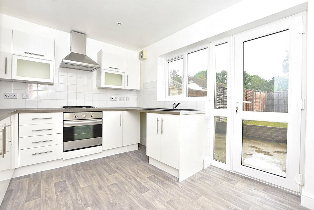 Property photo 1 of 11 Kitchen