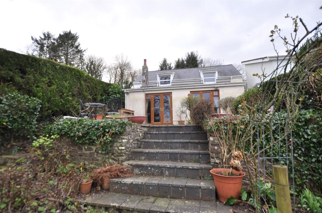 Property photo 3 of 29 Externally