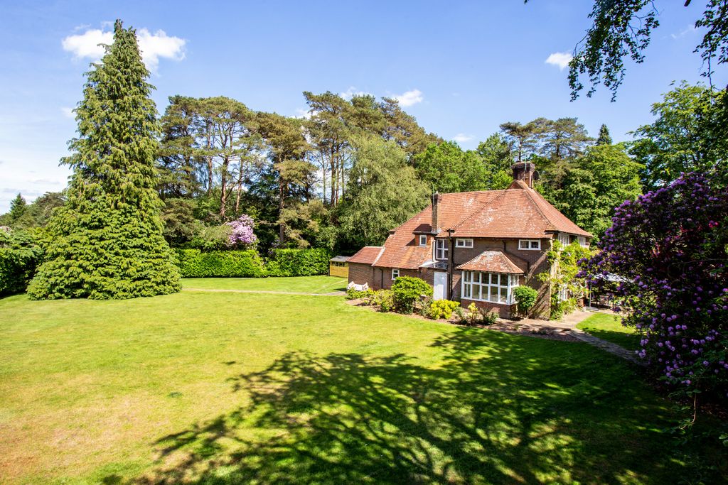 Property photo 2 of 27