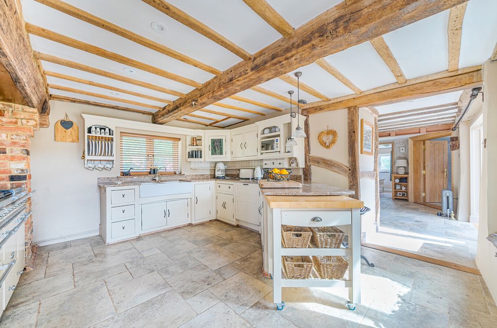 Property photo 2 of 33