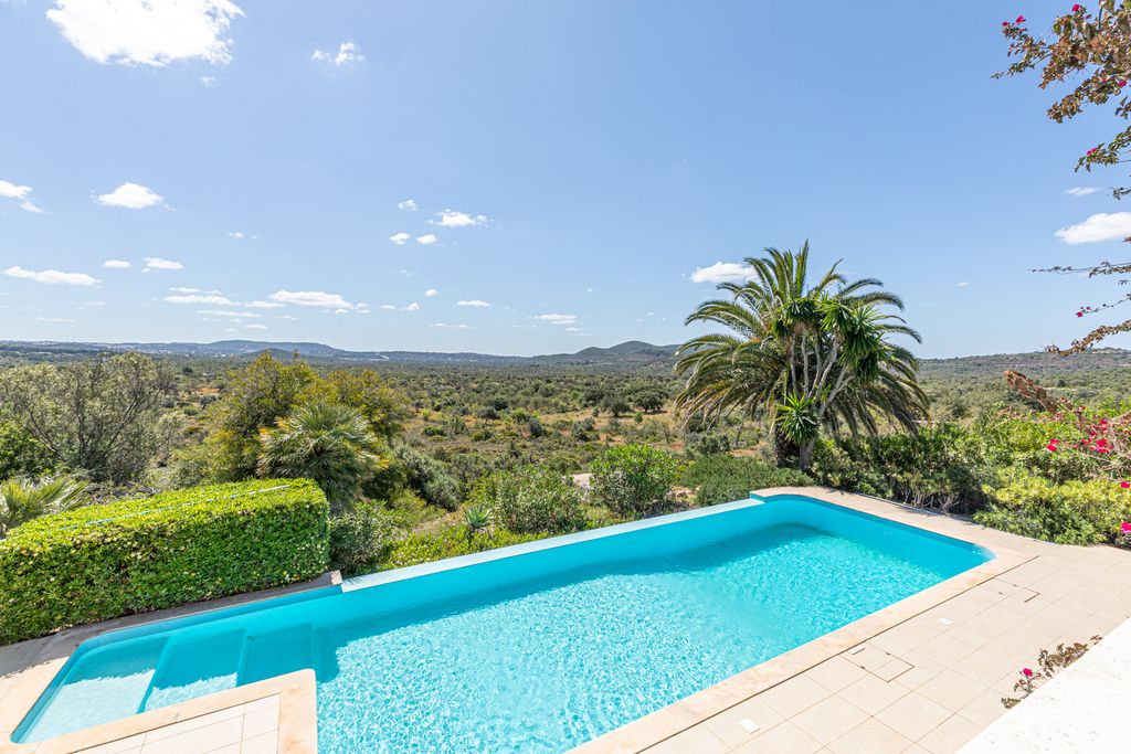 Property photo 2 of 40