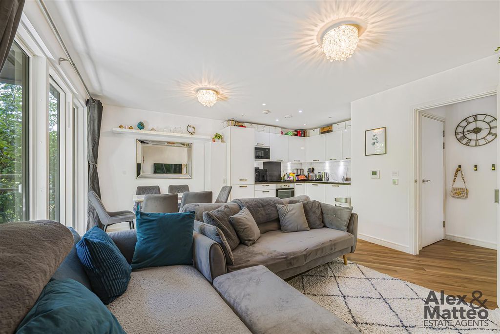 Property photo 1 of 14 Campion House