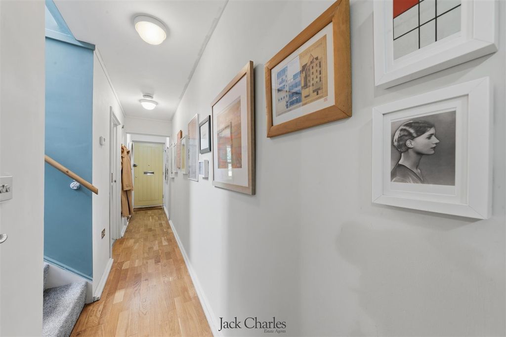 Property photo 3 of 28