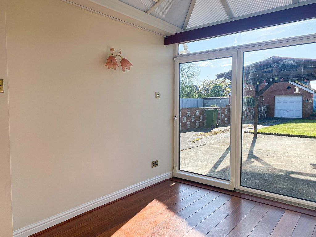 Property photo 3 of 9 Conservatory