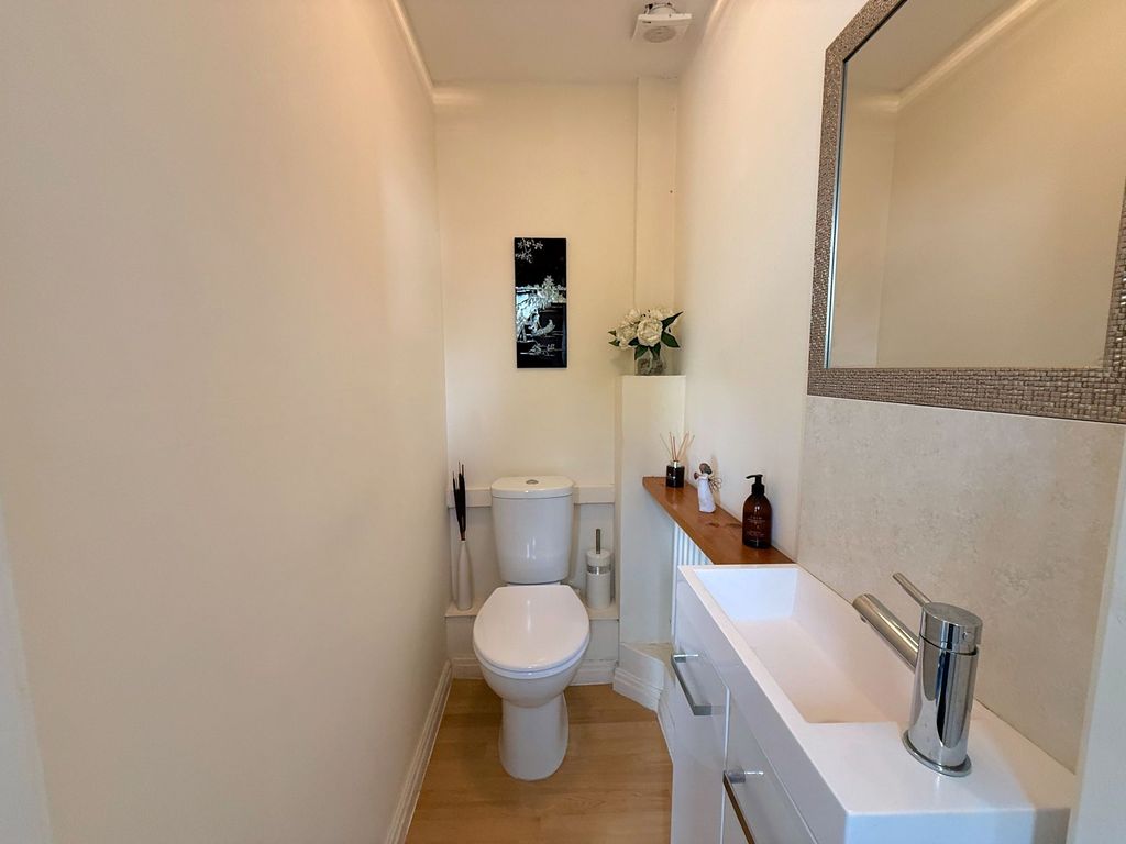 Property photo 3 of 27