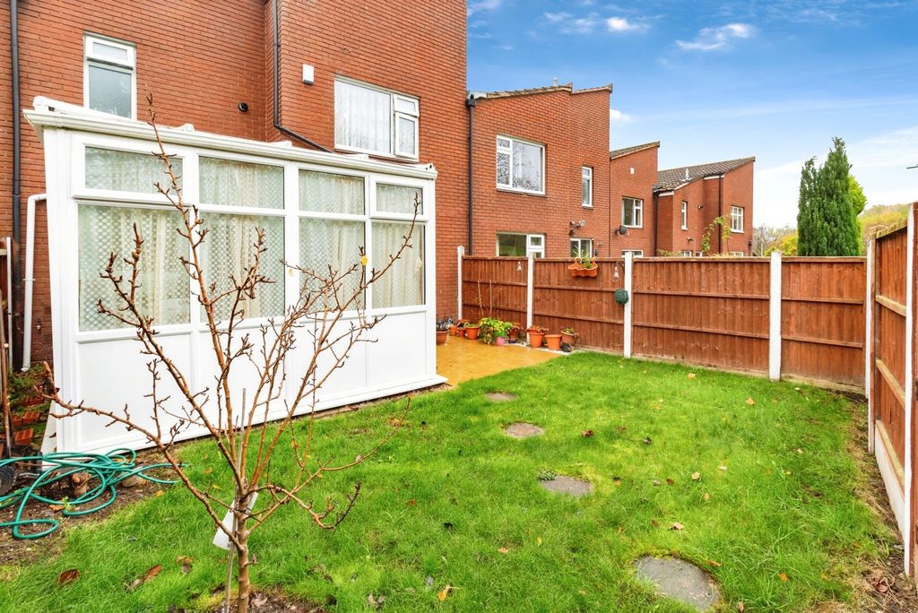 Property photo 2 of 12 Garden