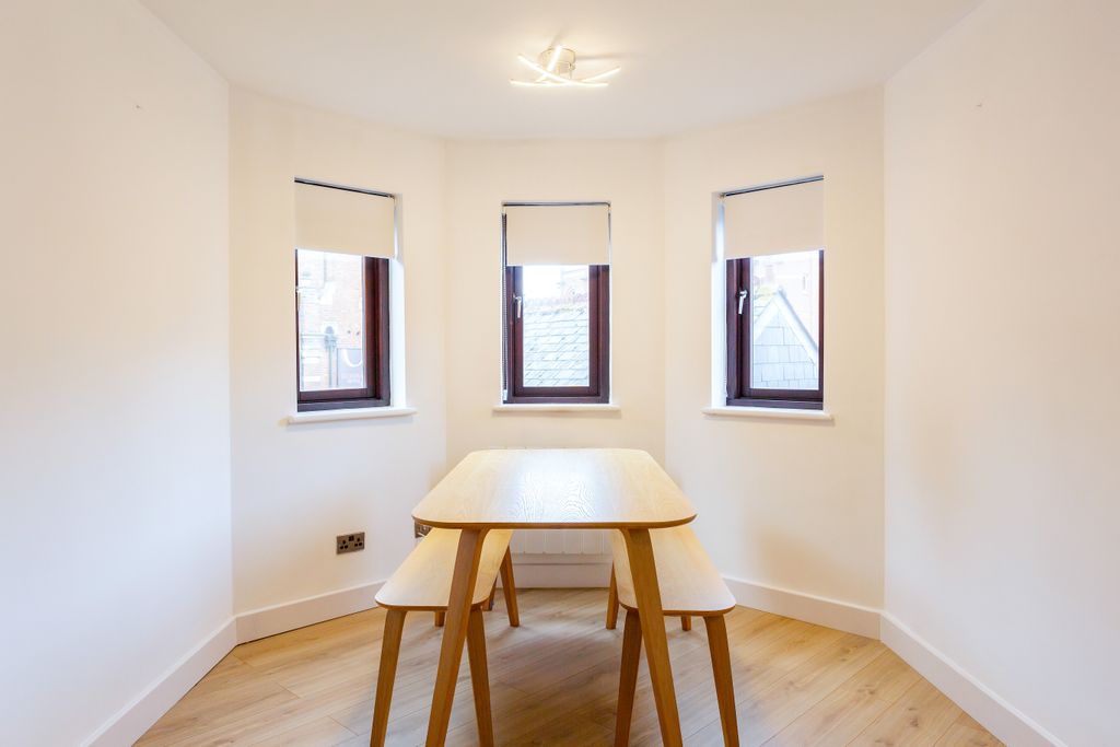 Property photo 3 of 8 Dining Area