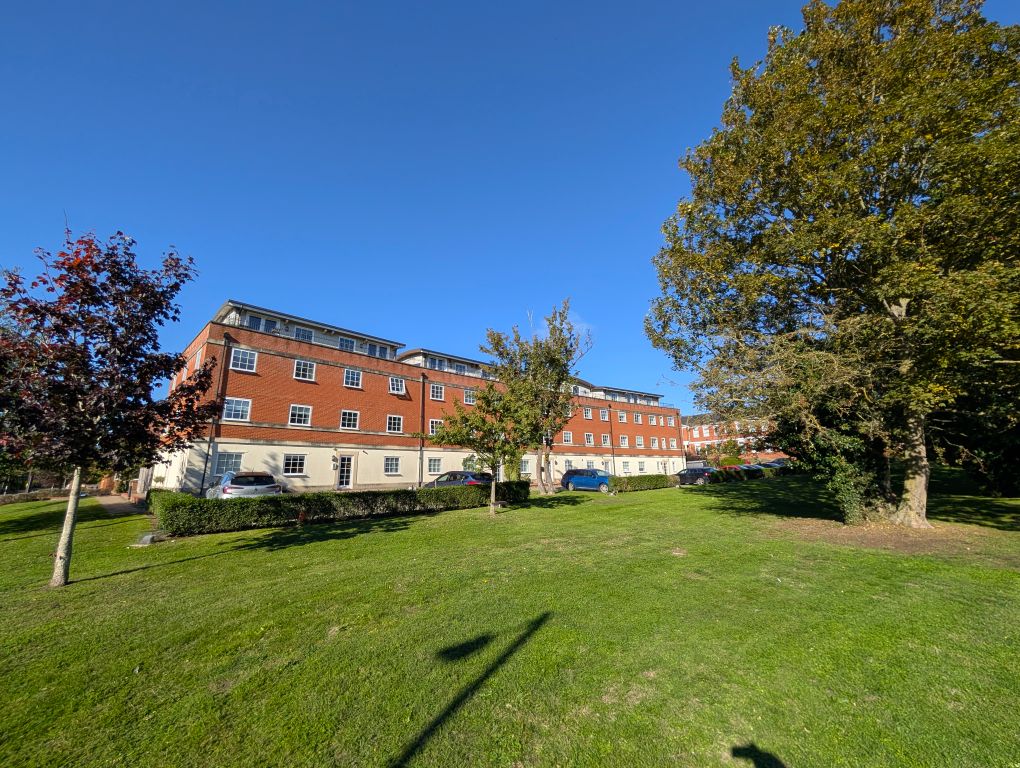 Property photo 1 of 7 Pxl_20251006_095614351