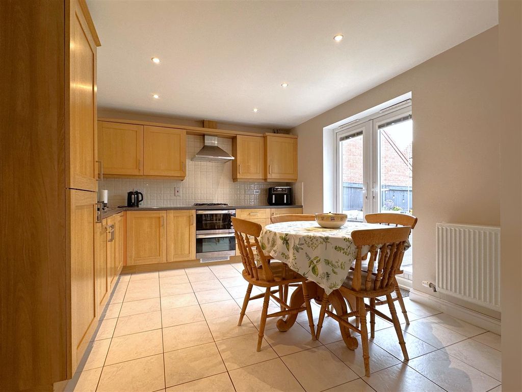 Property photo 2 of 25 Dining Kitchen 175