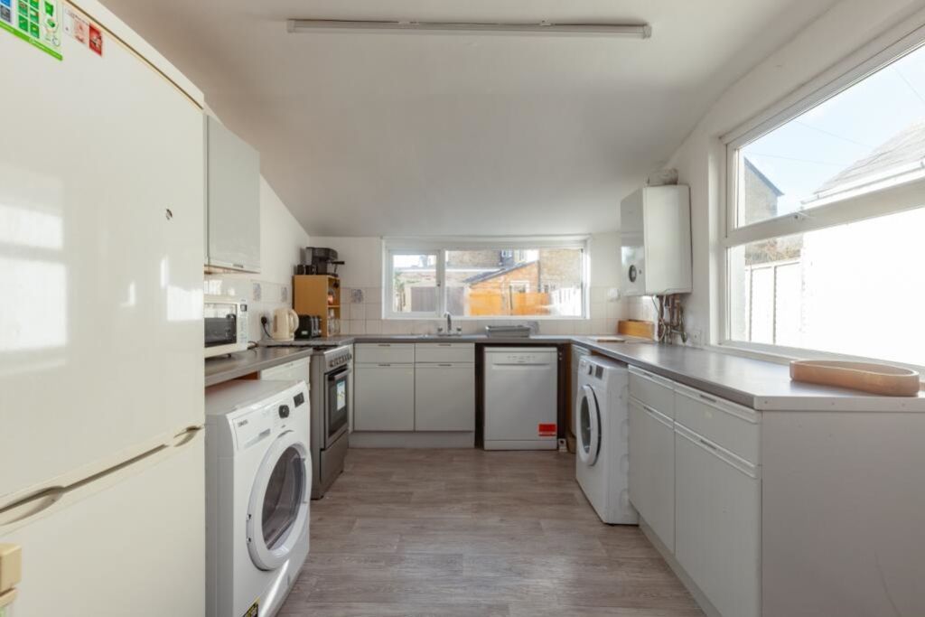 Property photo 2 of 15 Kitchen Ar