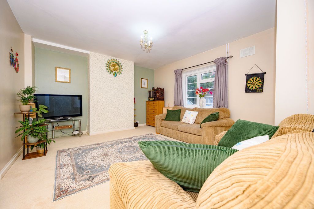 Property photo 1 of 17 Living Room