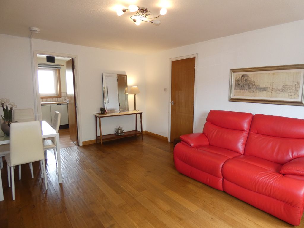 Property photo 1 of 10 Lounge
