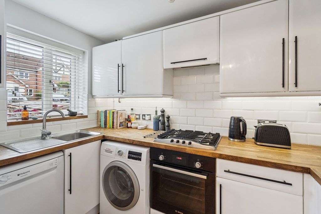 Property photo 3 of 23