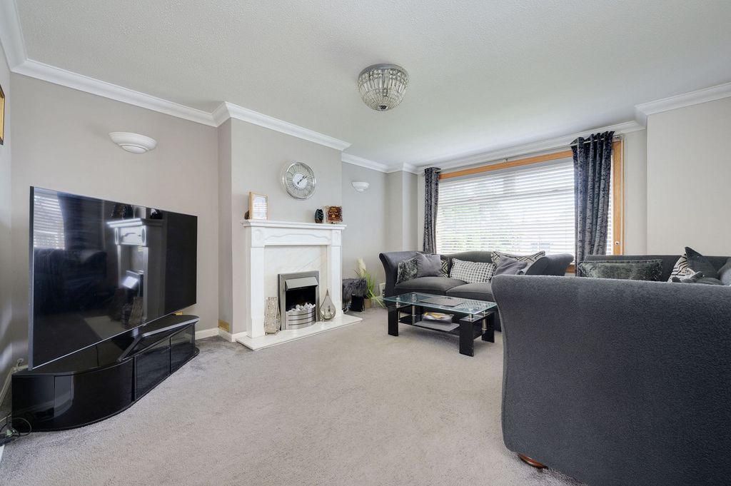 Property photo 2 of 27
