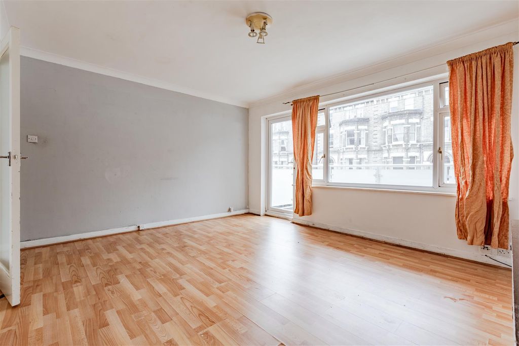 Property photo 2 of 8 Reception