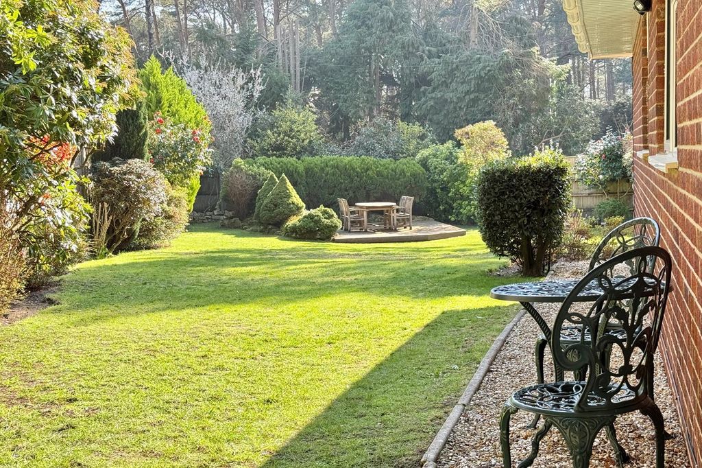 Property photo 2 of 32 Gallery