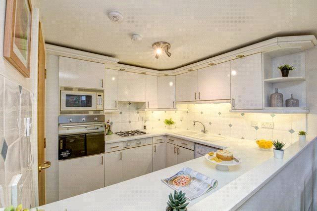 Property photo 2 of 11 Kitchen