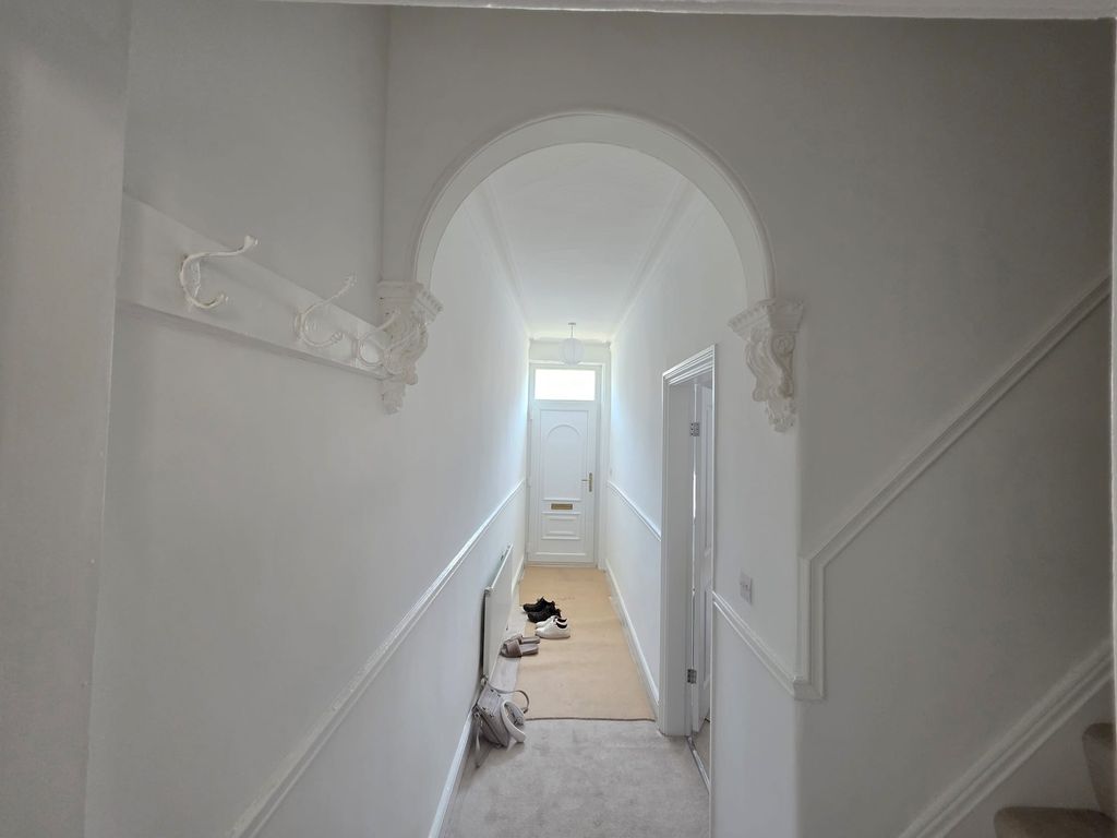Property photo 2 of 31