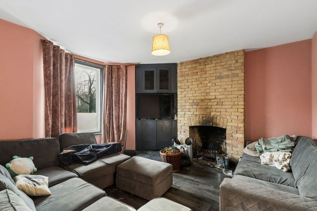 Property photo 2 of 16