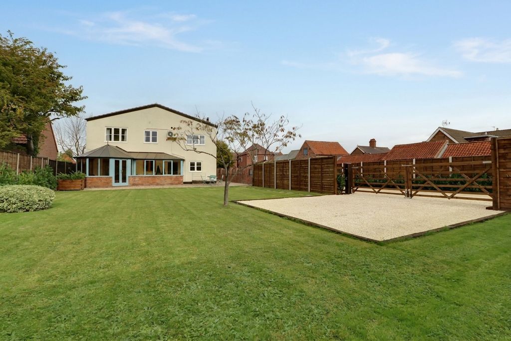 Property photo 2 of 31