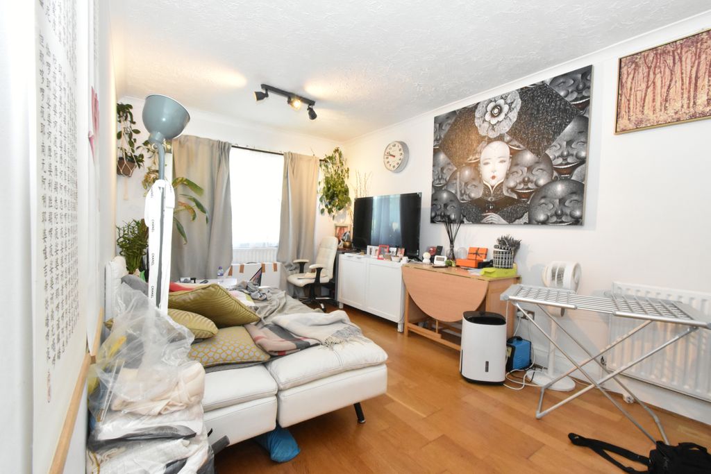 Property photo 2 of 8 Gallery