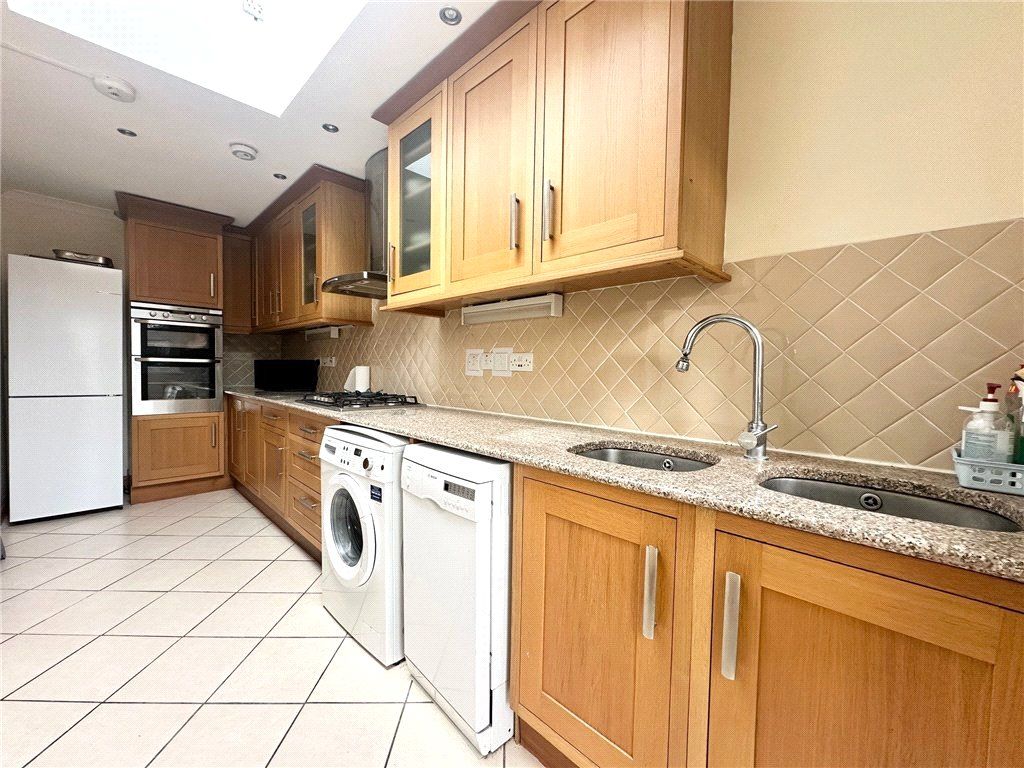 Property photo 2 of 18 Kitchen