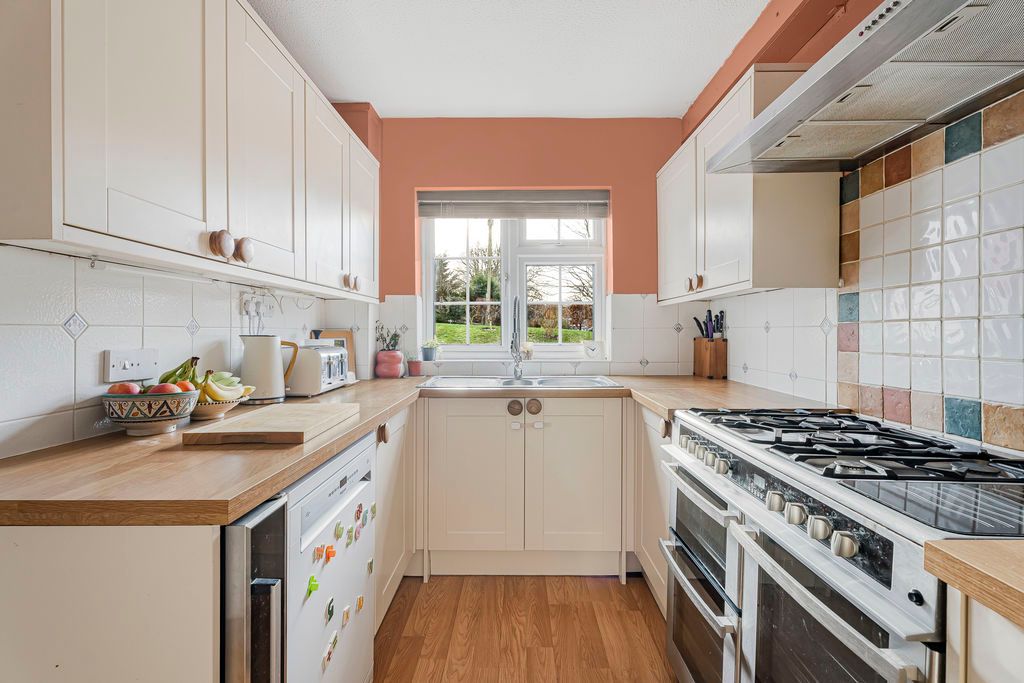 Property photo 3 of 27 Kitchen