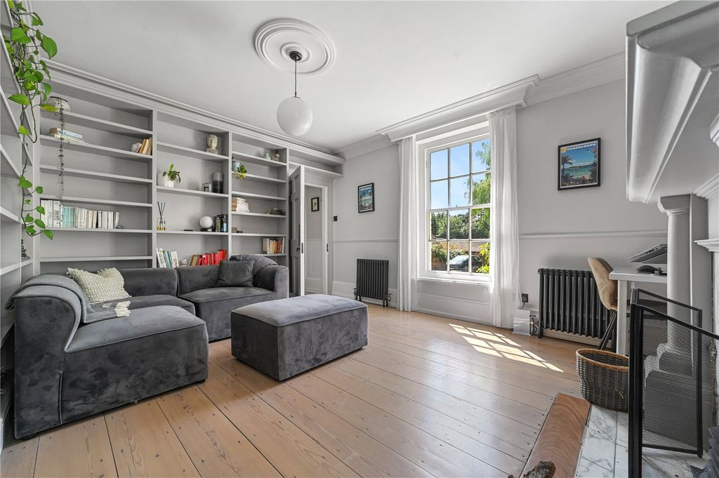 Property photo 2 of 40 Sitting Room