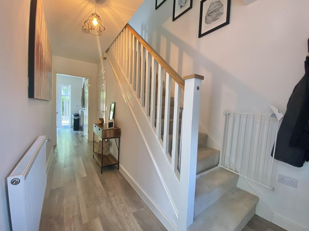 Property photo 3 of 10 Hallway