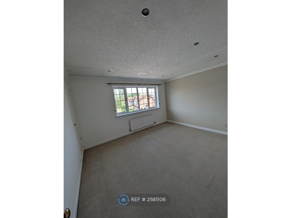 Property photo 2 of 8 Bedroom
