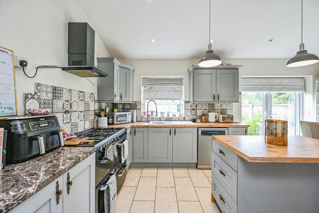 Property photo 3 of 17 Photo