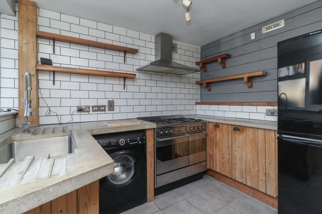 Property photo 3 of 9 Picture 3