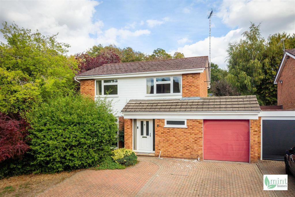 Property photo 1 of 22 Finch Close - Watermark-25.Jpg