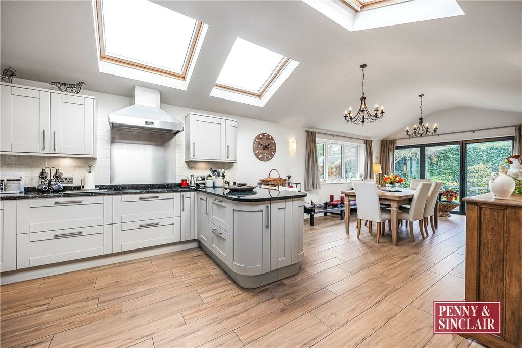 Property photo 2 of 25 Picture No. 21