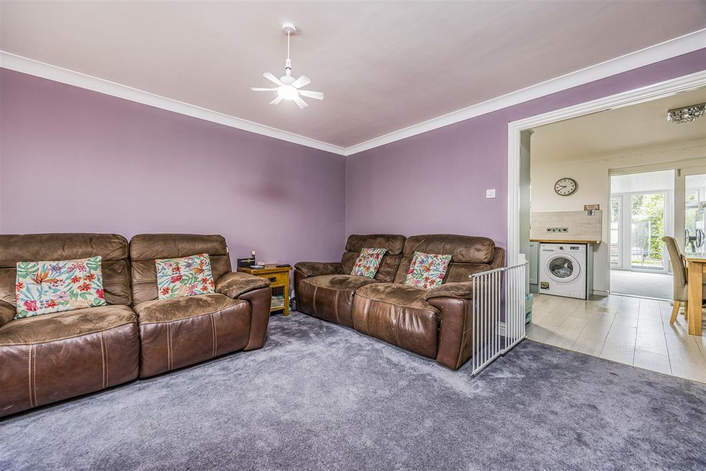 Property photo 3 of 18 29 Forsythia Close, Havant-Porticomarketing-Nexa-1