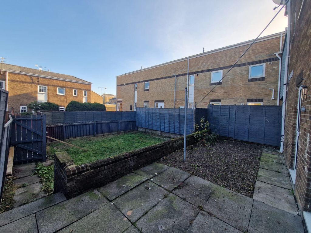 Property photo 2 of 20