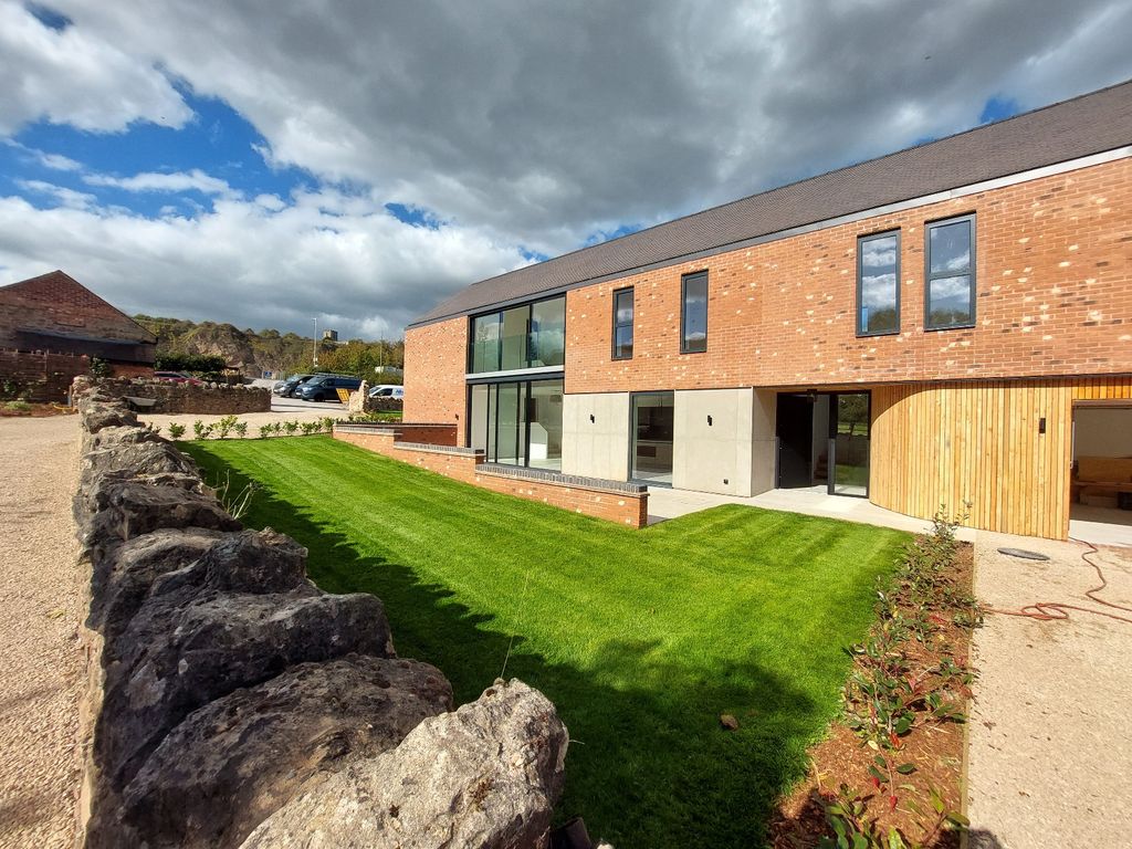 Property photo 3 of 31