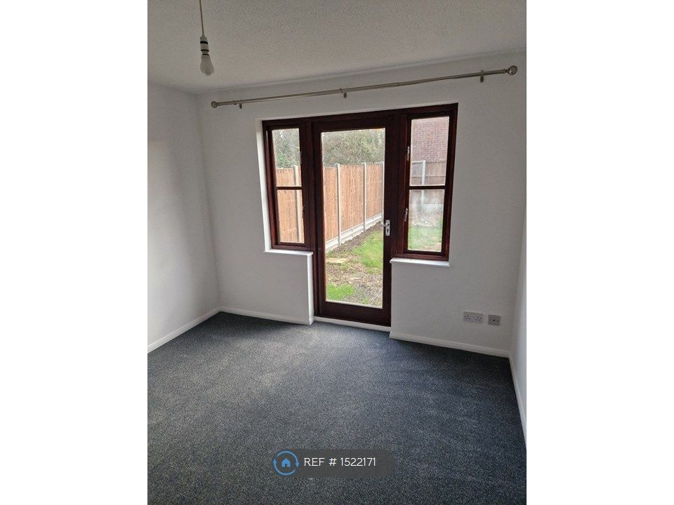 Property photo 3 of 12 Lounge