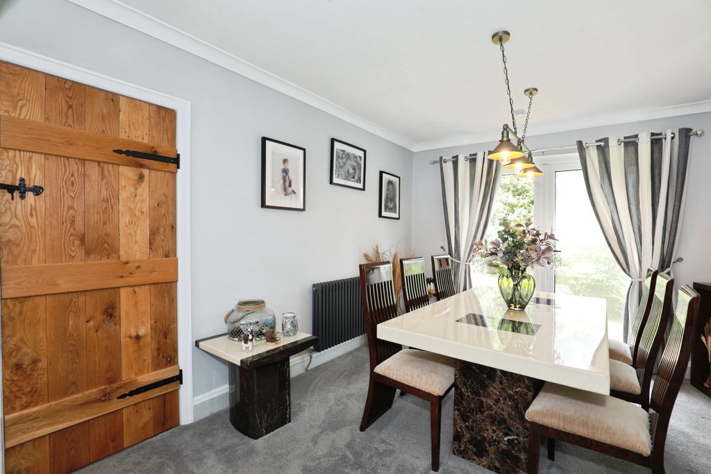 Property photo 3 of 20 Dining Area