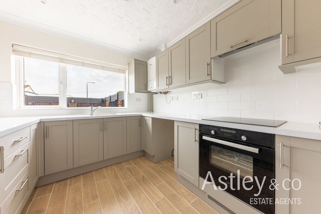 Property photo 2 of 15 Kitchen