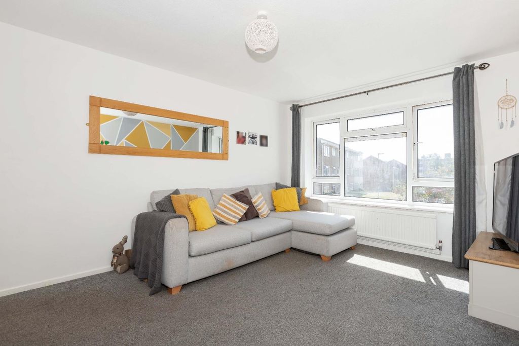 Property photo 2 of 10 Beachcroft Place_1.Jpg