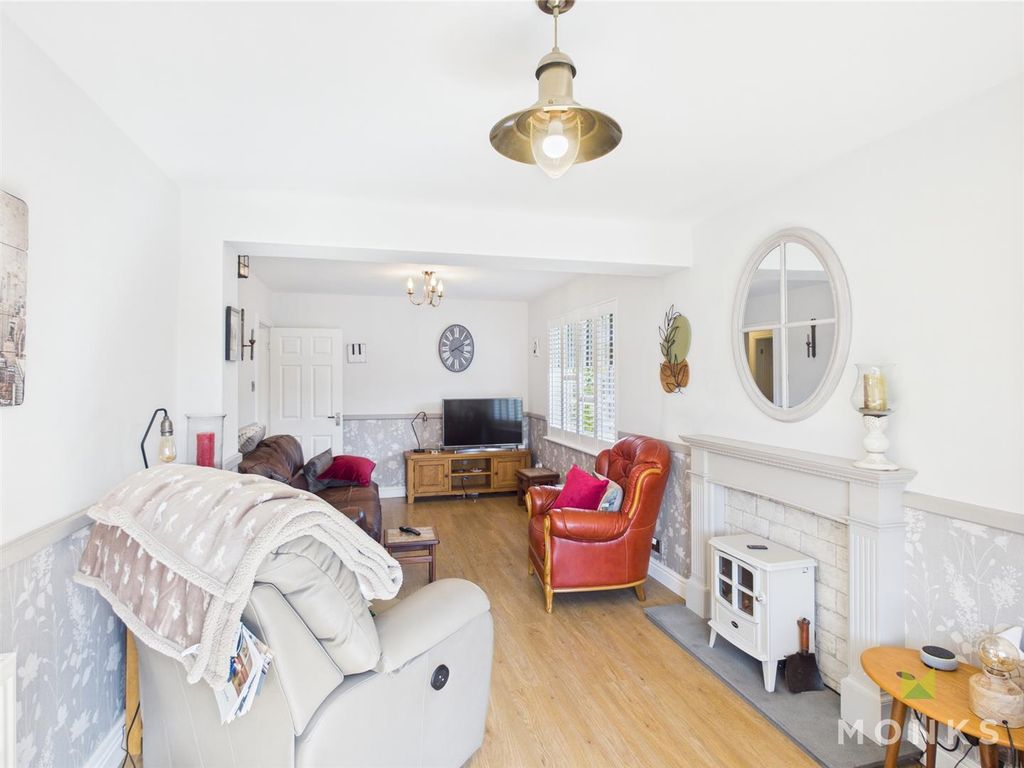 Property photo 3 of 14 Cam01348G0-Pr0675-Still011.Jpg