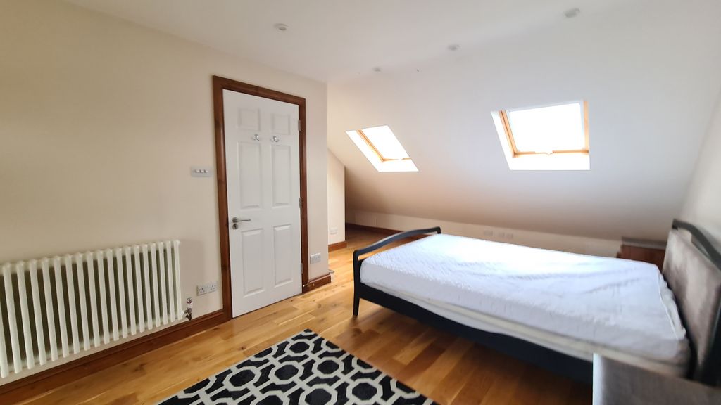 Property photo 3 of 6 Gallery