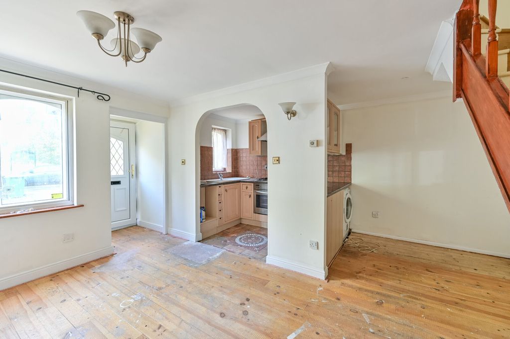 Property photo 2 of 8