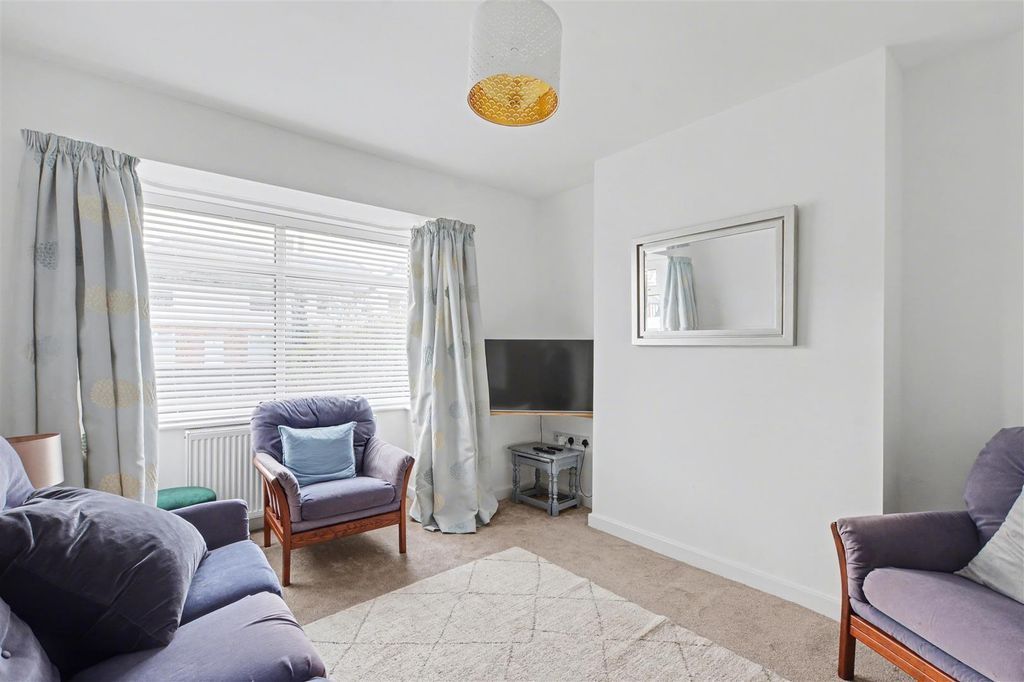 Property photo 2 of 23 Lounge_1.Jpeg