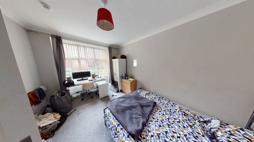 Property photo 3 of 4 Bright, Well-Lit Double Bedroom With A Large Front...